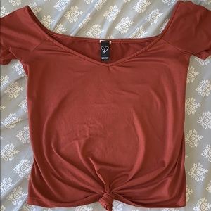 WINDSOR Knot crop top